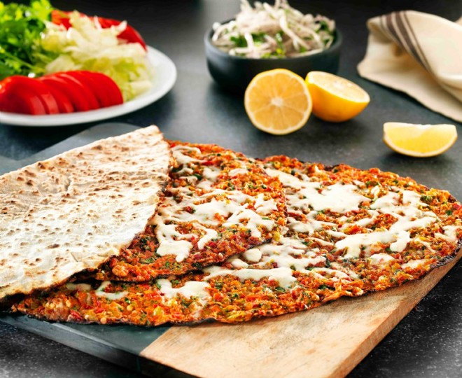 Lahmacun Kaşarlı